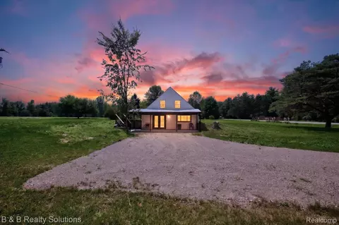 1564 Burnside Rd, Deerfield, MI 48461