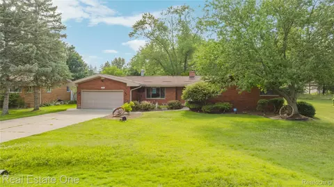 2810 Walbridge Rd, Rochester Hills, MI 48307