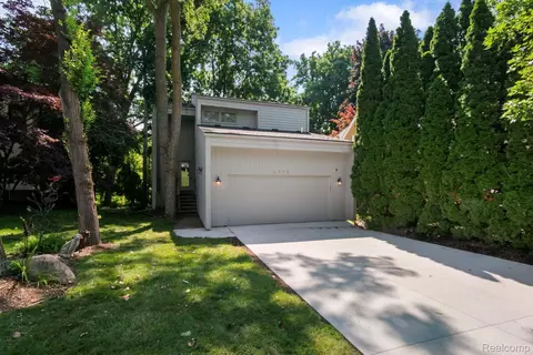 5775 Eastman Blvd, West Bloomfield, MI 48323