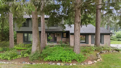 23229 Gilbar St, Novi, MI 48375