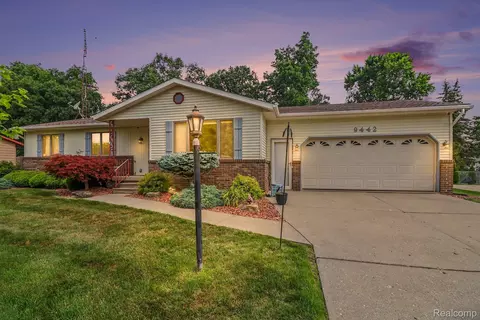 9442 Woodside Trl, Swartz Creek, MI 48473
