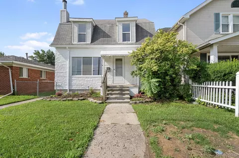 1507-11 Cleophus Pkwy, Lincoln Park, MI 48146