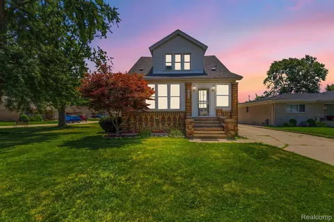 19116 Masonic Blvd, Roseville, MI 48066