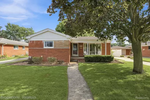 39209 Orangelawn St, Livonia, MI 48150