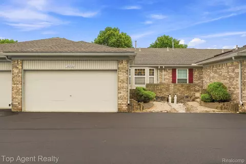 48659 Sundance Ct, Shelby Township, MI 48315
