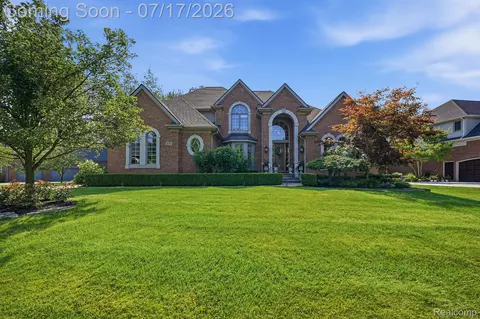 26363 Mandalay Cir, Novi, MI 48374
