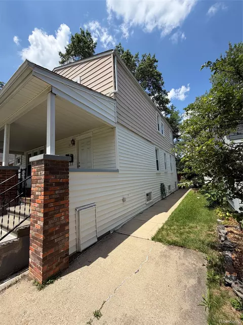 Exterior - 317 E Maplehurst St E, Ferndale, MI 48220 photo 2 of 3