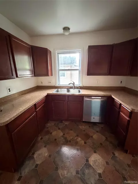 Kitchen - 317 E Maplehurst St E, Ferndale, MI 48220 photo 1 of 2