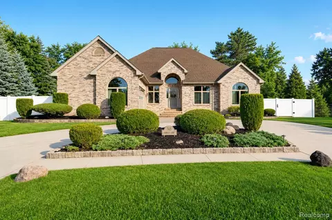 545 Karla Ln, Marysville, MI 48040