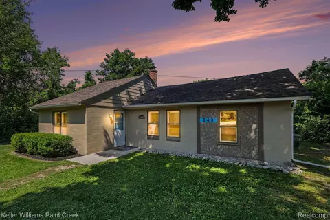 843 Orion Rd, Orion, MI 48362