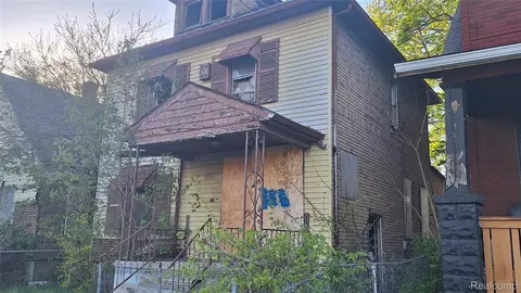 352 Highland St, Highland Park, MI 48203