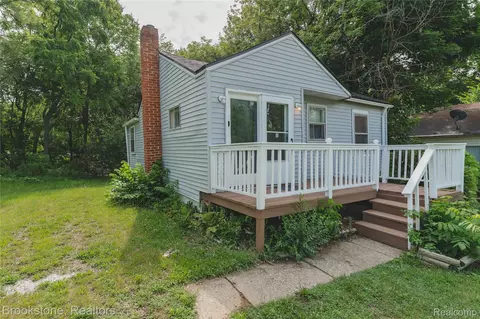 62 Court St, Pontiac, MI 48342