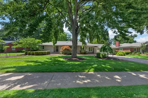 32873 Norchester St, Beverly Hills, MI 48025