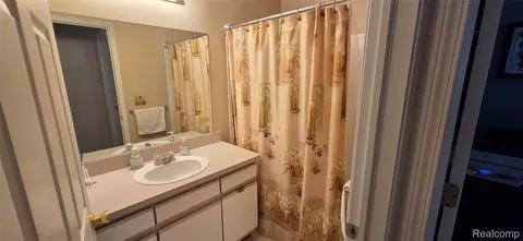 Bath - 46246 Baldwin Dr #45, Macomb, MI 48044 photo 2 of 2