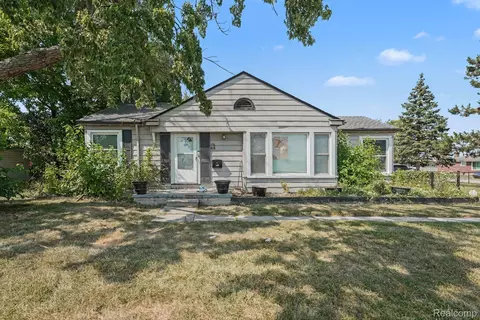 18553 E 10 Mile Rd, Roseville, MI 48066