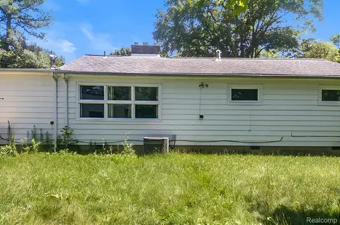 433 Crestview St, Flushing, MI 48433 photo 7