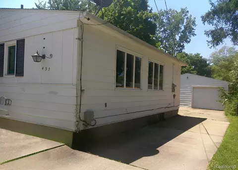 433 Crestview St, Flushing, MI 48433 photo 4