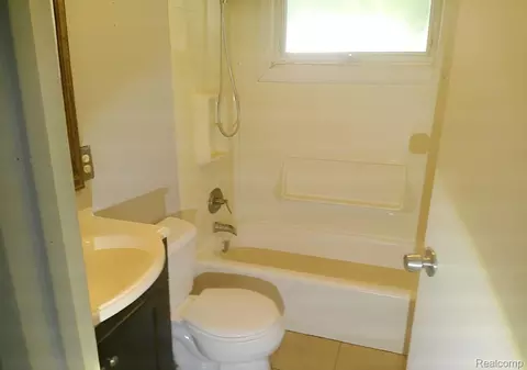 433 Crestview St, Flushing, MI 48433 photo 10