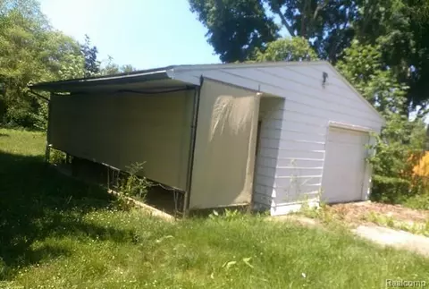 Exterior - 433 Crestview St, Flushing, MI 48433 photo 2 of 3