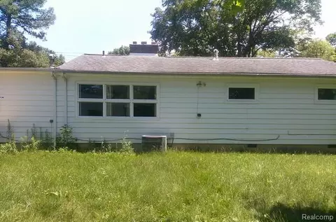 Exterior - 433 Crestview St, Flushing, MI 48433 photo 3 of 3