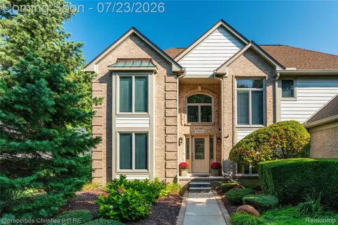 48806 Thornbury Dr, Novi, MI 48374
