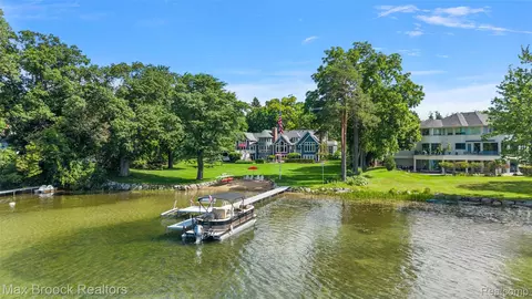 4875 Old Orchard Trl, Orchard Lake Village, MI 48324