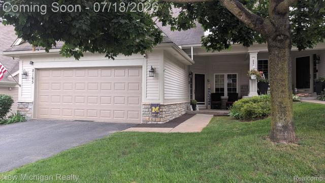 8165 Timber Trl, White Lake, MI 48386