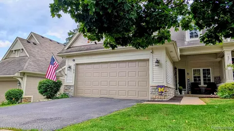 8165 Timber Trl, White Lake, MI 48386