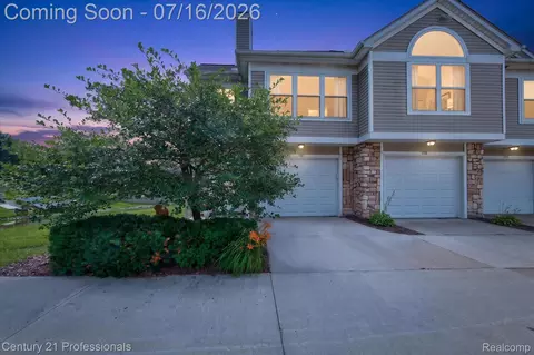 1737 Coburn Ct, Ann Arbor, MI 48108