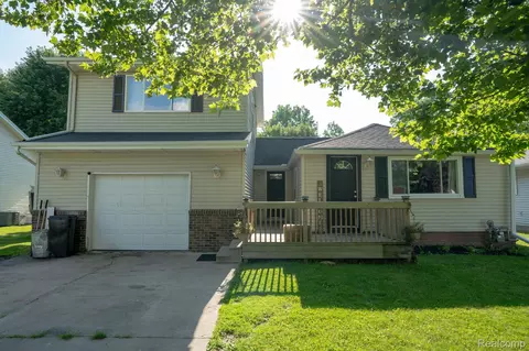 108 Carolina Ave, Marysville, MI 48040