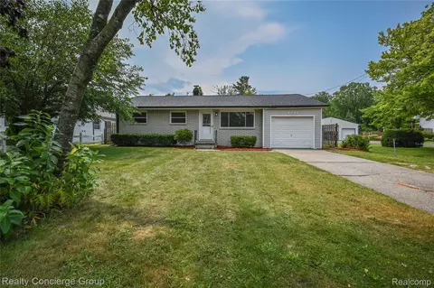 4241 N Michigan Ave, Saginaw, MI 48604