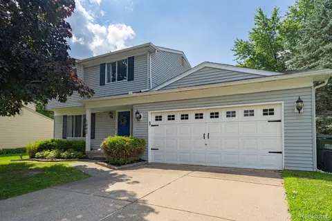 1642 Dancer Dr, Rochester Hills, MI 48307