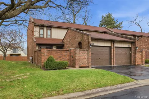 1097 Kirts Blvd #A, Troy, MI 48084