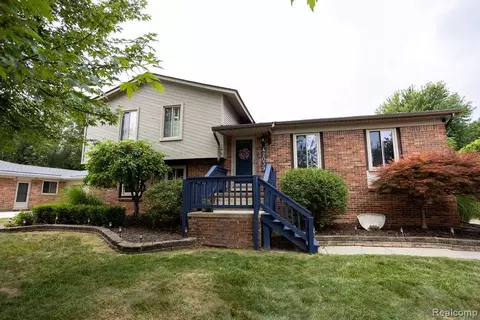 42039 Merrimac Cir, Clinton Township, MI 48038