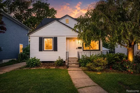 807 Vermont Ave, Royal Oak, MI 48067