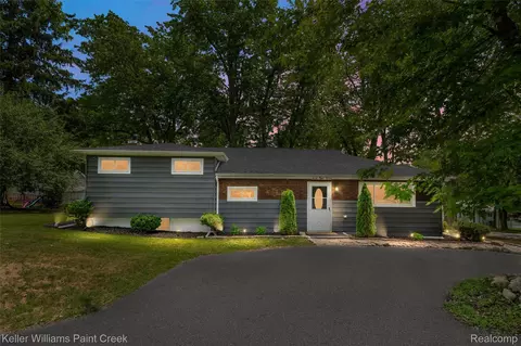 3815 Edgecrest St, West Bloomfield, MI 48324