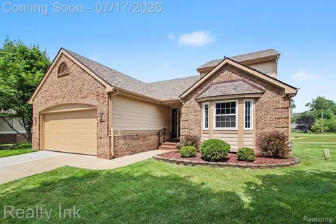 31223 Barrington Dr, Novi, MI 48377