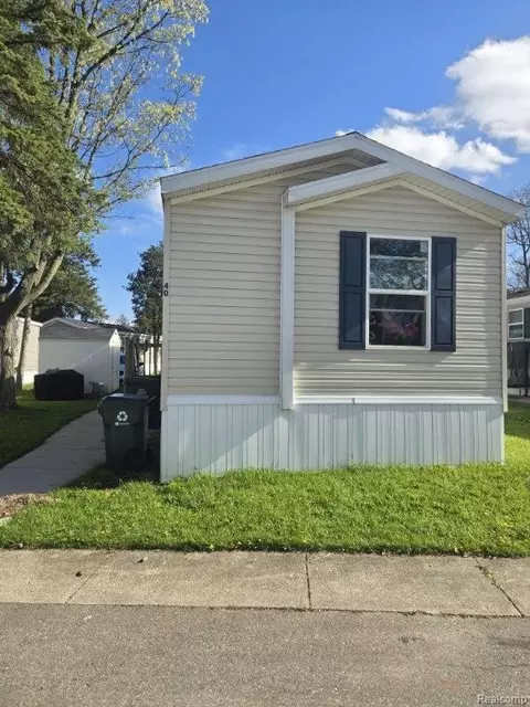 40 Sparrow Hl, Orion, MI 48359