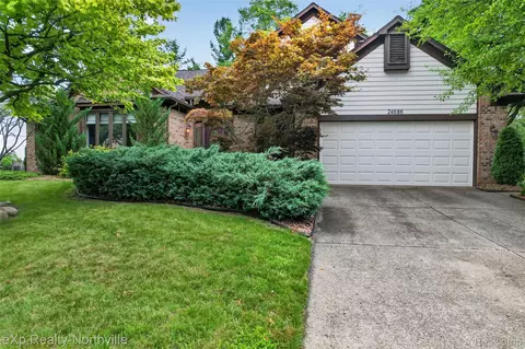 24686 Venice Dr, Novi, MI 48374