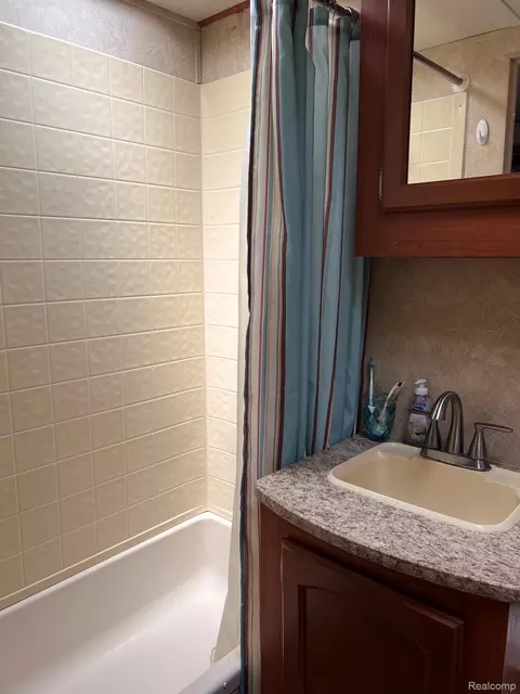 Bath - 10001 Goodall Rd, Durand, MI 48429 photo 1 of 1
