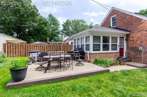 Exterior - 1466 Hampton Rd, Grosse Pointe Woods, MI 48236 photo 6 of 10