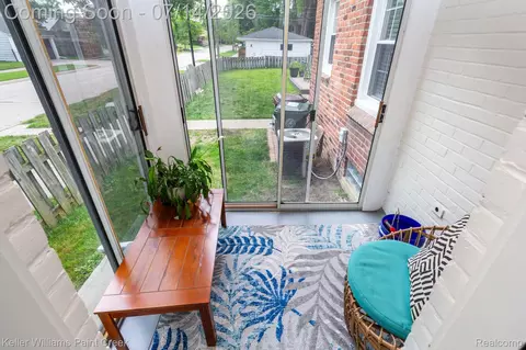 Exterior - 1466 Hampton Rd, Grosse Pointe Woods, MI 48236 photo 7 of 10
