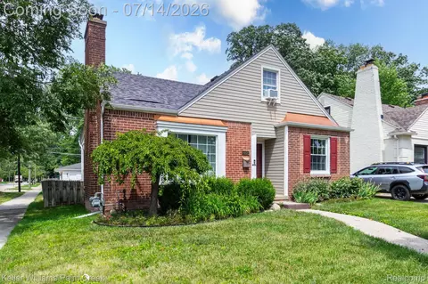 Exterior - 1466 Hampton Rd, Grosse Pointe Woods, MI 48236 photo 10 of 10
