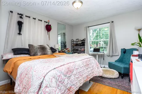 Bedroom - 1466 Hampton Rd, Grosse Pointe Woods, MI 48236 photo 3 of 7