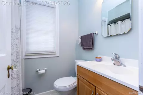 Bath - 1466 Hampton Rd, Grosse Pointe Woods, MI 48236 photo 1 of 3