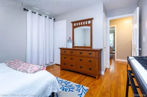 Bedroom - 1466 Hampton Rd, Grosse Pointe Woods, MI 48236 photo 2 of 7