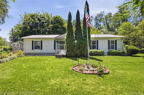 3129 Streeter Dr, Fort Gratiot, MI 48059