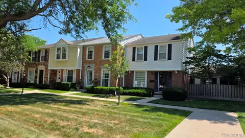 21150 Beaconsfield St, Saint Clair Shores, MI 48080