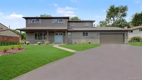 6780 Lee Crest Dr, West Bloomfield, MI 48322