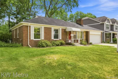3912 Hillside Dr, Royal Oak, MI 48073